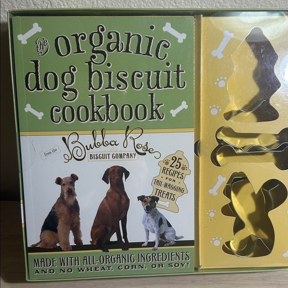 NEW Organic Dog Biscuit Cookbook Gift Set w/ 3 Dog-Shaped Cookie Cutters